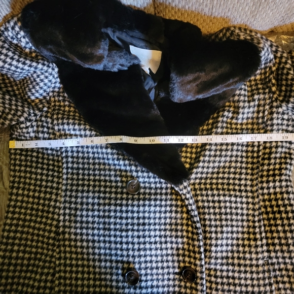 Urban Outfitters Women's Printed Double Breasted Wool Coat with Faux Fur Trim - Picture 8 of 8